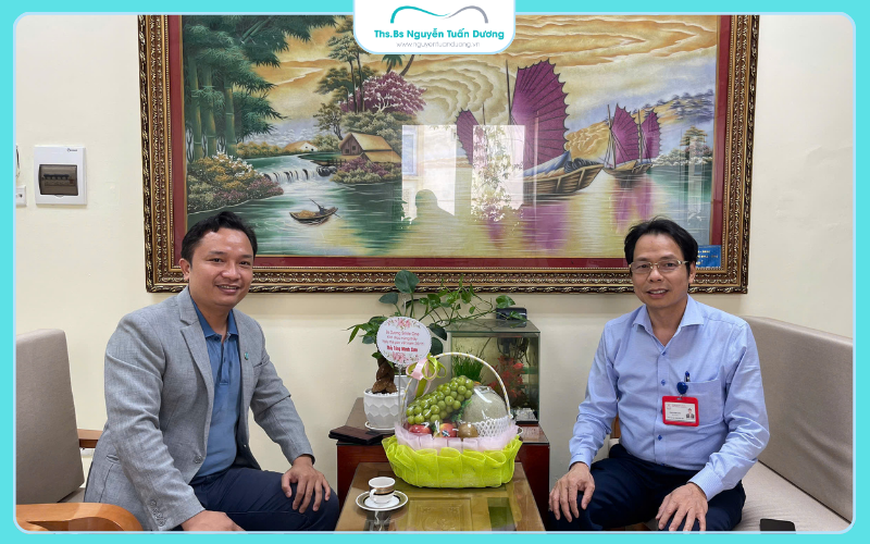 Ths Bs Nguyễn Tuấn Dương – Giám đốc nha khoa Smile One về thăm thầy cô tại Trường Đại học Y Hà Nội và Bệnh viên Răng Hàm Mặt Trung ương nhân ngày Nhà giáo Việt Nam 20/11