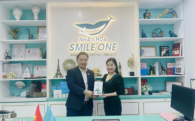 Ca sĩ diễn giả Hồng Liên trải nghiệm dịch vụ tại Nha khoa Smile One: Bí quyết giữ gìn nụ cười của người nổi tiếng